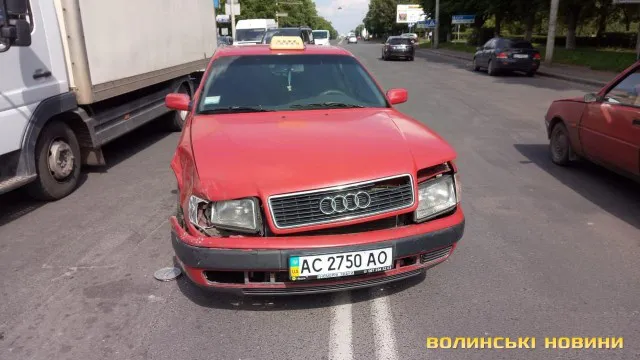 У Луцьку машина патрульних врізалася в Audi (фото, відео)