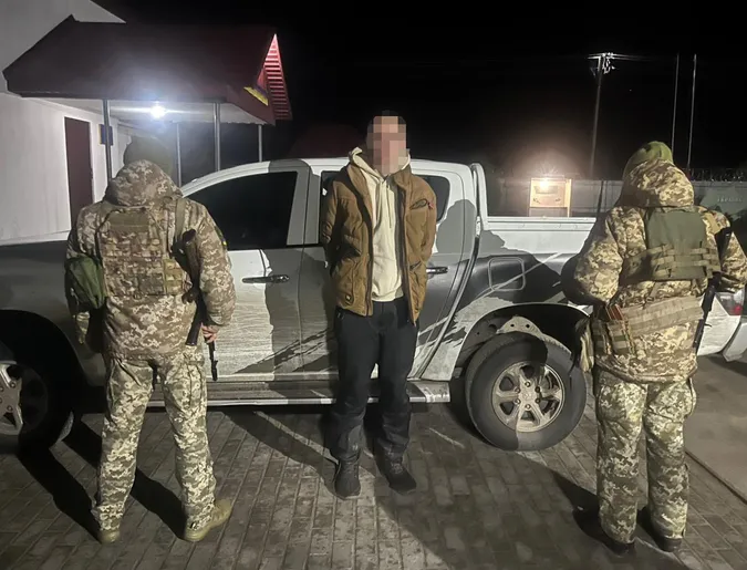 На Волині з собаками і дронами шукали трьох ухилянтів, які порозбігалися по лісу