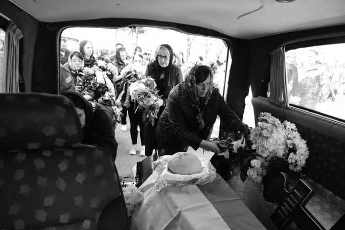 У Луцьку попрощалися із загиблим воїном Русланом Собуцьким (фото, відео)