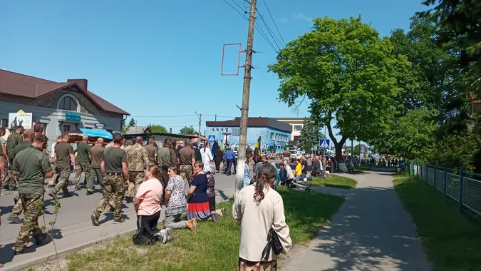 У Шацьку попрощалися із загиблим під Бахмутом молодим воїном (фото)