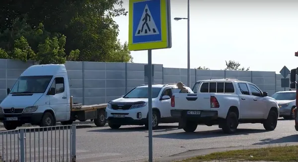 «Треба жити життя»: як молоді чоловіки перетинають кордон з Волині на Польщу (відео)