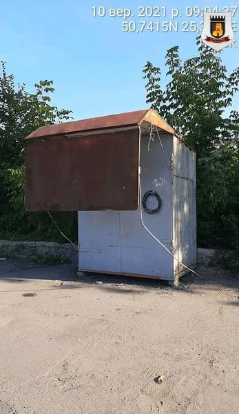У Луцьку з території «Старого» ринку демонтують контейнери (фото, відео)