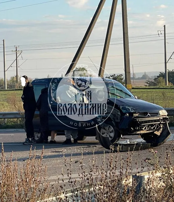 У Володимирському районі зіштовхнулись «швидка» та легковик (фото)