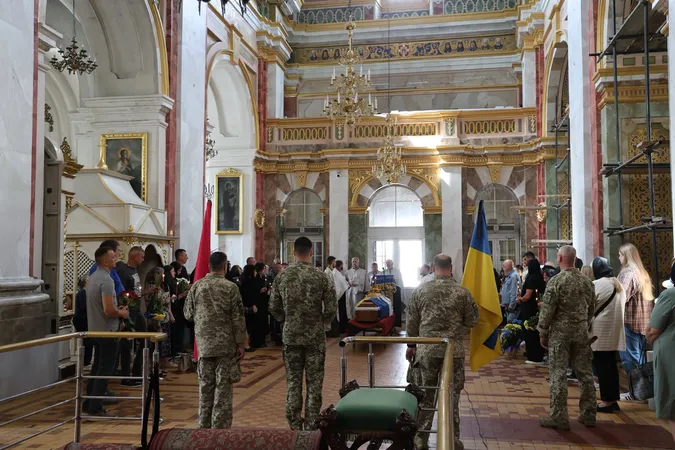 У Луцьку попрощались з Героєм Олегом Кравцем (фото)
