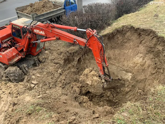 У Луцьку порвало водопровід – в частині будинків немає води (фото)