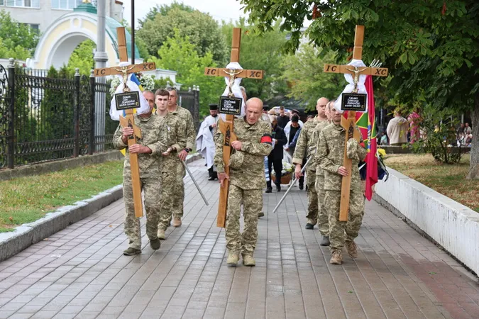 Небо плакало: у Луцьку відбулося прощання з трьома Героями Євгенієм Садовським, Олегом Чернюком та Олександром Смалюхом