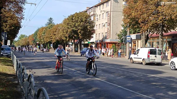 З байкерами і поліцією: у Луцьку – велопробіг у вишиванках (фото, відео)