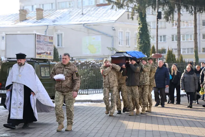 У Луцьку попрощалися із загиблим під Куп'янськом 24-річним Максимом Костюком (фото)