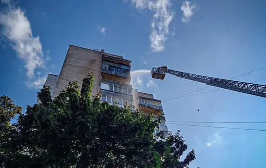 Підіймались драбиною на 14 поверх: рятувальники розповіли деталі пожежі у центрі Луцька