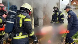 На Волині військові та рятувальники витягнули з пожежі трьох людей (фото, відео)