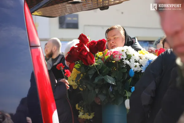 У Луцьку попрощалися із Героями, які загинули внаслідок авіаудару по аеродрому (фото)