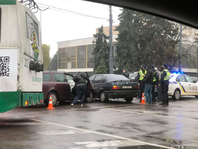 У центрі Луцька – аварія: утворився великий затор (фото)