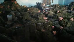 Сплять на брудній підлозі: показали в яких умовах живуть російські солдати на кордоні (фото, відео)