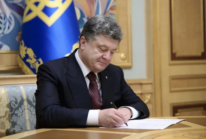 Волинські освітяни отримали нагороди від Порошенка 