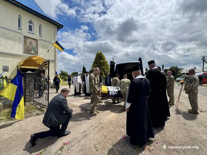 На Волині провели в останню дорогу Героя Андрія Грущука (фото)