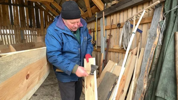 «Як переплив і не втопився – значить вдався»: волинянин за 40 років збудував сотні човнів