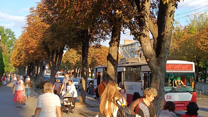 Через ремонт лінії на луцькому проспекті – транспортний колапс (фото)