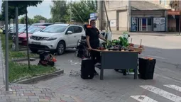 У Луцьку продавці влаштували виставку на парковці (фото)
