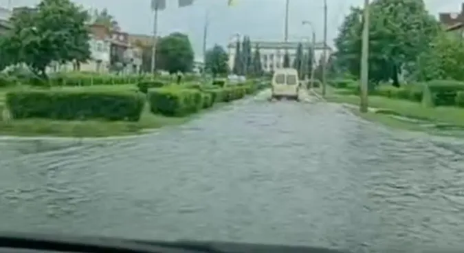 Селище на Волині опинилося під водою через зливу (відео)