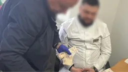 Хабар у 70 тисяч: подробиці затримання завідувача луцької психлікарні (фото)