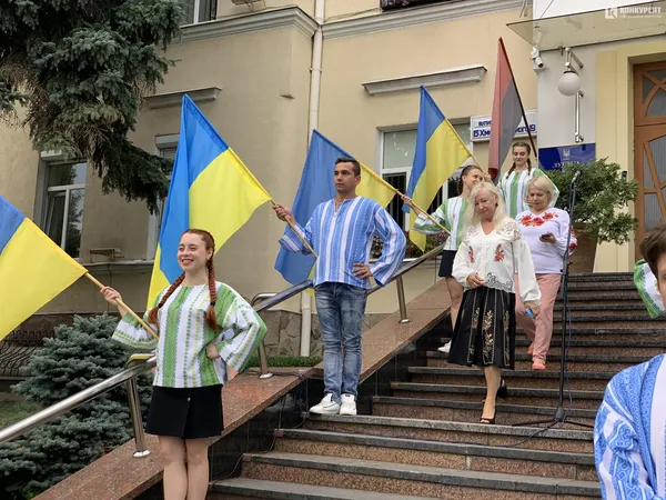 День прапора: як у Луцьку піднімали державний стяг (фото)