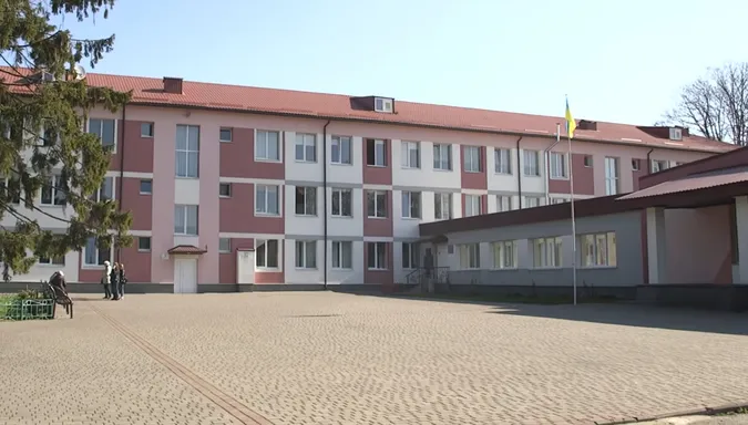 Учні ліцею для правоохоронців у Луцьку «замінували» заклад, аби зірвати уроки (відео)