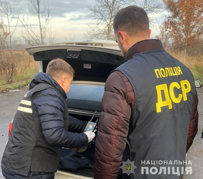 «Обчищали» офіси й банкомати: затримали групу крадіїв, яка орудувала на Волині