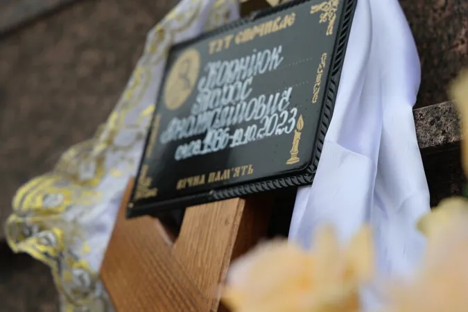 Загинув на Донеччині: у Луцьку попрощалися з Тарасом Корніюком (фото)