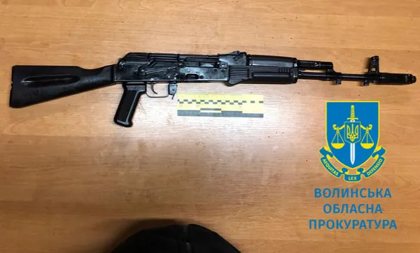 Судять херсонця, який продав волинянину три «калаша» (фото)