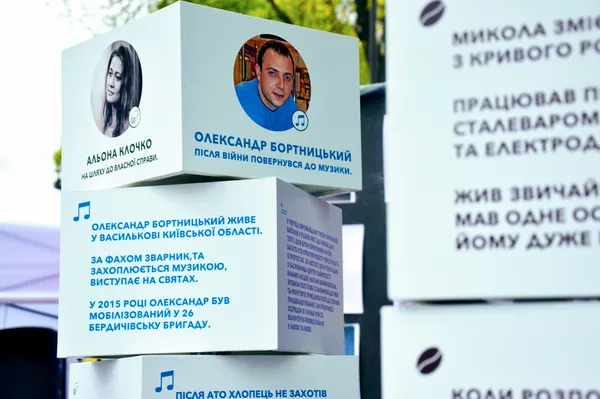 Про успіхи людей, які до того пережили горе, розповідає виставка «Центру зайнятості вільних людей».