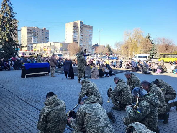 Двічі доброволець: у Ковелі попрощалися з 41-річним воїном Вячеславом Куцем (фото)