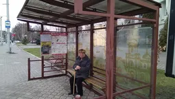 У Луцьку вимили зупинки громадського транспорту (фото)