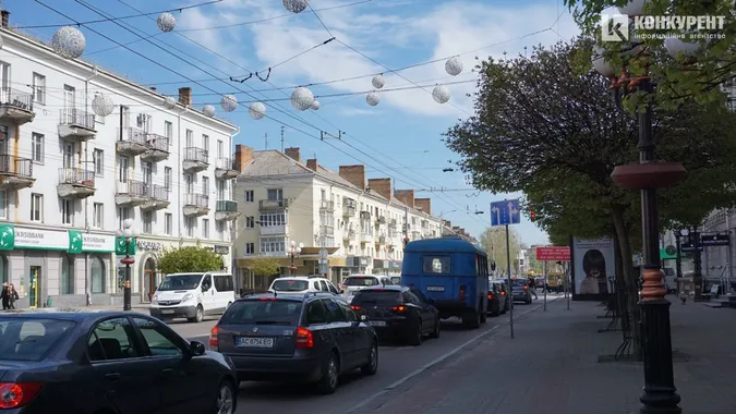 Весняний Луцьк: як місцеві прогулюються заквітчаним центром (фото)