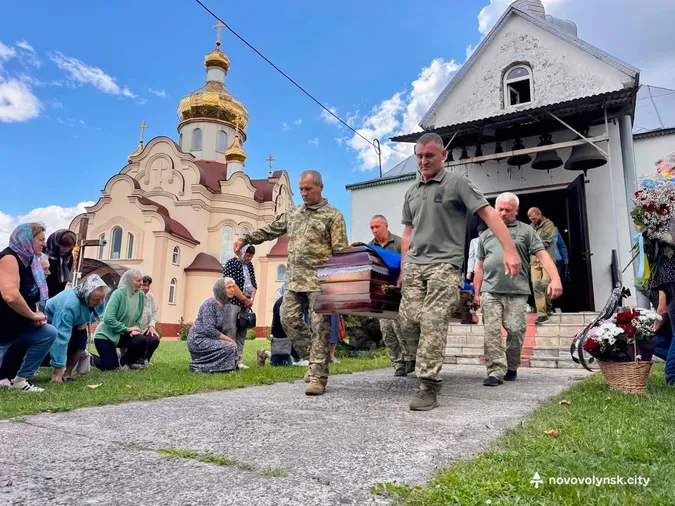 У Луцьку попрощалися з Героєм Дмитром Солонніковим (фото)