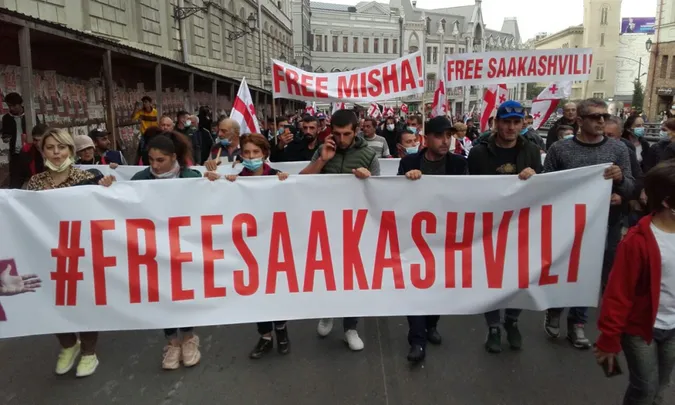 У Тбілісі відбувся масштабний протест за звільнення Саакашвілі (фото)