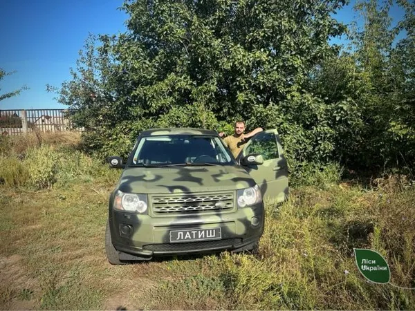 Автівки, обладнання, техніка: волонтери з Латвії і волинські лісівники спільно допомагають ЗСУ (фото)