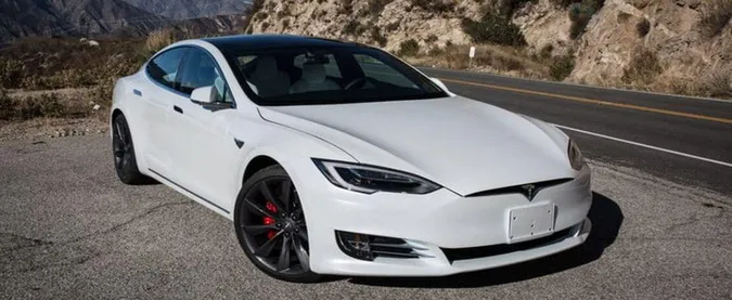 Судовий процес щодо аварії Tesla: хто винен у аварії – людина чи автомобіль