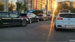 Рух ускладнений: у Луцьку біля «Глобуса» зіткнулися Mercedes та Renault (фото)