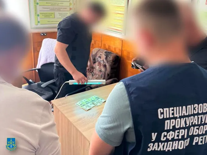 На Волині військову ТЦК зловили на хабарі (фото)