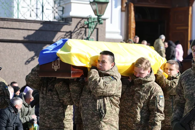 У Луцьку попрощалися із загиблими воїнами Владиславом Петруком та Андрієм Серганчуком (фото)