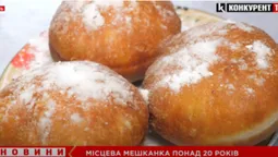 Випікає понад 20 років: у чому секрет світязьких пончиків, які їдуть куштувати з усієї України (відео)
