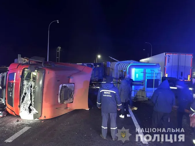Розчавило бабусю та 3-річну внучку: в Харкові сталася моторошна ДТП (фото)