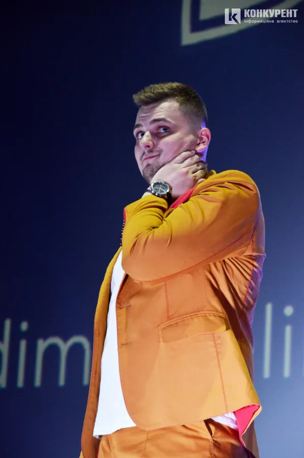 Як лігосмішники у Луцьку «рвали» зал жартами про політику та район ЛПЗ (фото)