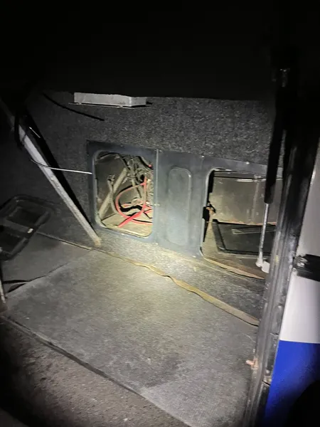 Волиняни везли в Польщу двох чоловіків у багажнику автобуса (фото)