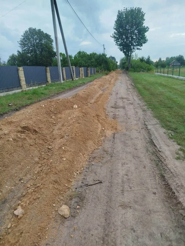 Жителям і туристам буде комфортніше: у Мельниках відремонтували дороги (фото)