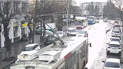 У Луцька біля ЦУМу зіткнулися Citroën та Honda (відео)