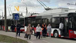Транспортний колапс: повністю зупинилися тролейбуси біля «Там Таму» (фото)
