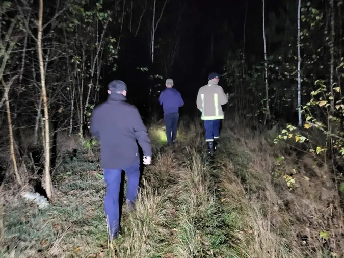 На Волині пів ночі шукали чоловіка, який заблукав у лісі (фото)