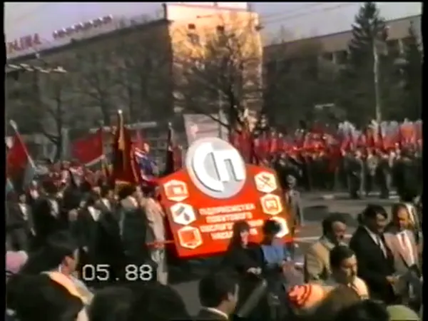 Як Луцьк на першотравневий парад ходив у 80-х роках (ВІДЕО, ФОТО)