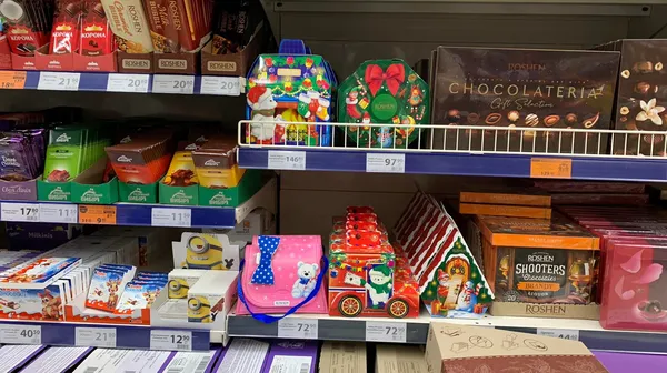 Як зекономити на цукерках: скільки коштують солодощі на ринках та в магазинах Луцька